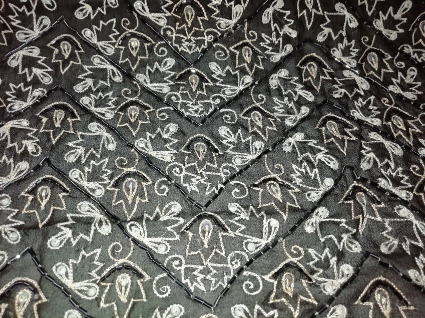 gasa de seda negra bordada