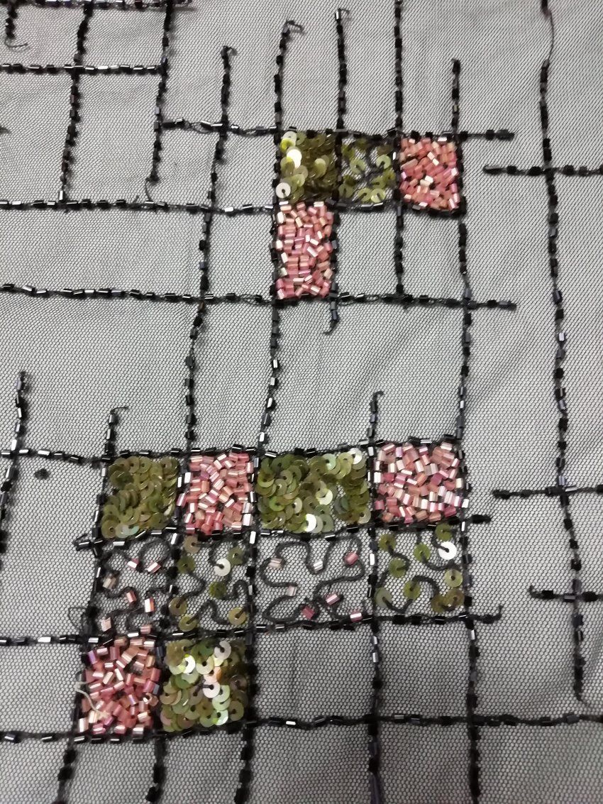 detalle pedreria tul de seda